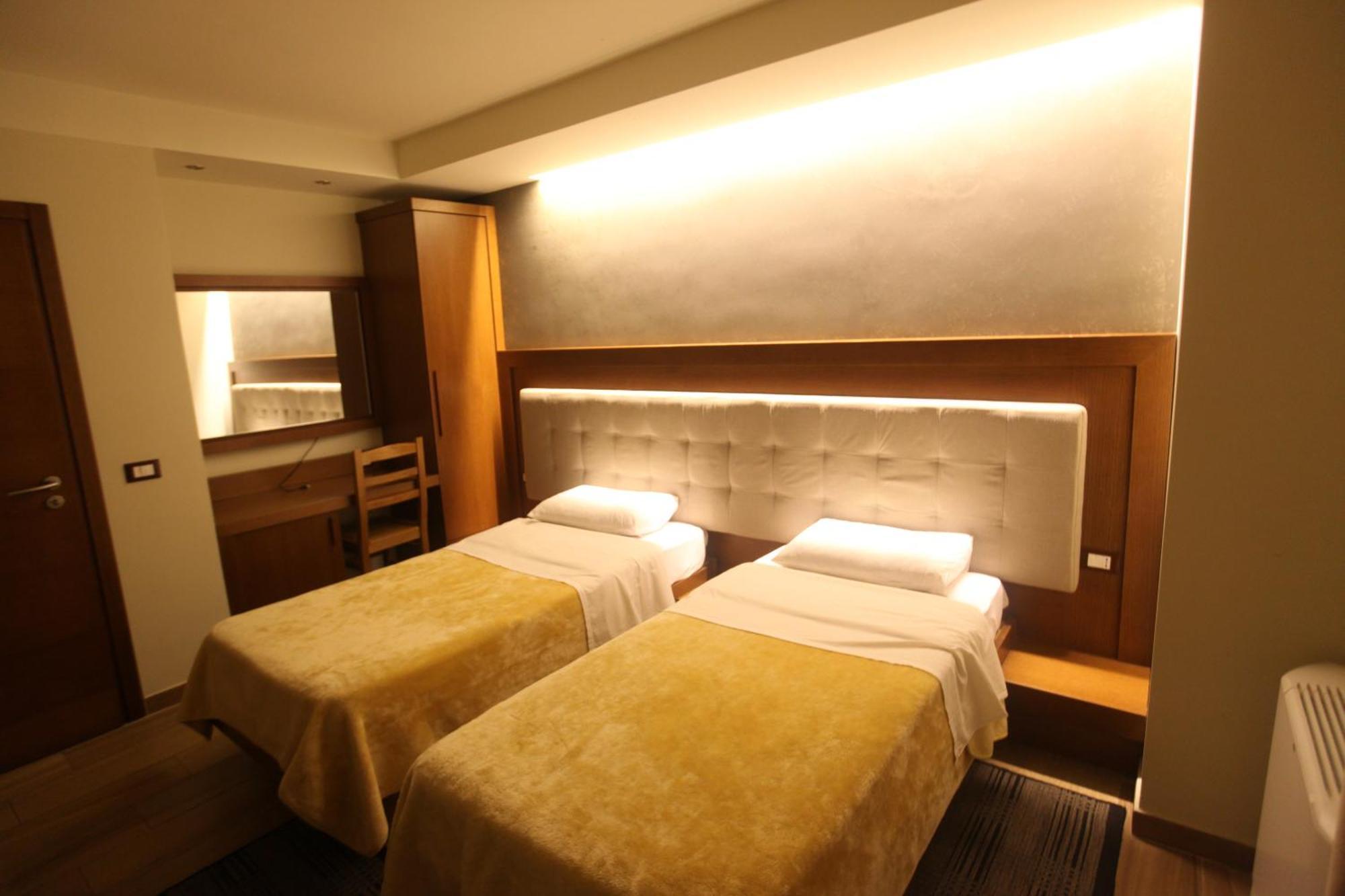 Hotel Alpin Llogara Dukat Extérieur photo