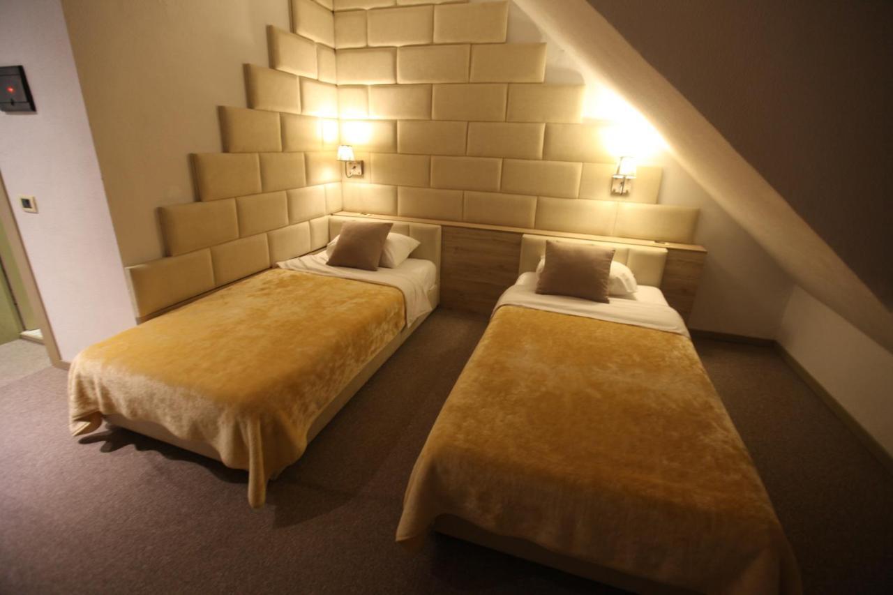 Hotel Alpin Llogara Dukat Extérieur photo